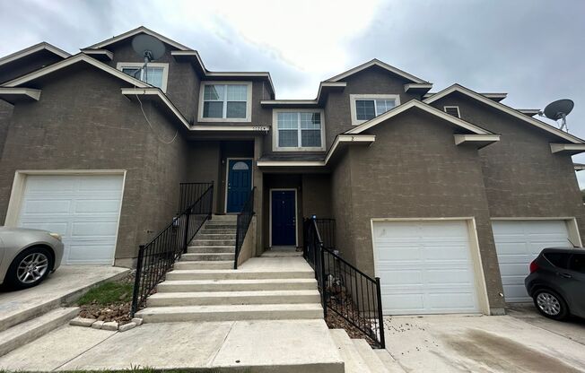 AVAILABLE! 3 Bedroom 2.5 bathroom Town-Home!