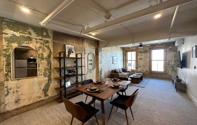 Studio, 1 bath, 640 sqft, $1,700, Unit STR 219 N ALAMO #403