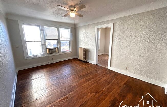 2 beds, 1 bath, $600, Unit Unit 4