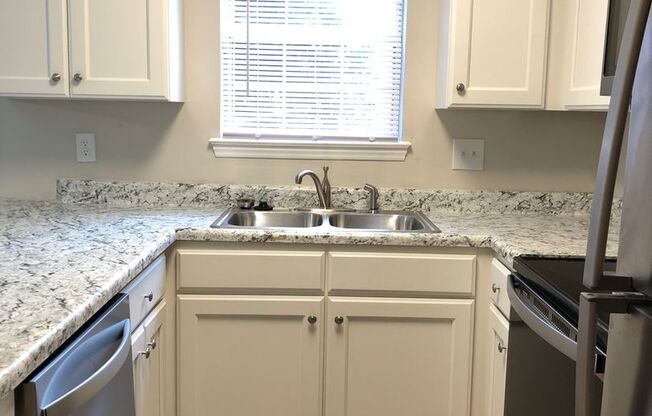 2 beds, 2 baths, 1,270 sqft, $1,600, Unit 2730-4 Pearl Remodel