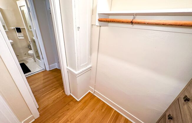 Studio, 1 bath, 365 sqft, $995, Unit 208