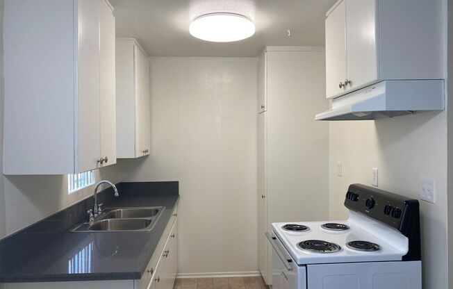 1 bed, 1 bath, 575 sqft, $1,695, Unit 216