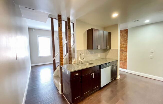 2 beds, 1 bath, 1,100 sqft, $1,750, Unit E2