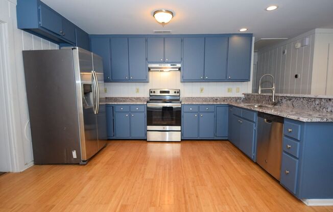 FABULOUS UPDATED KITCHEN with 3 bed 1 bath near U of M