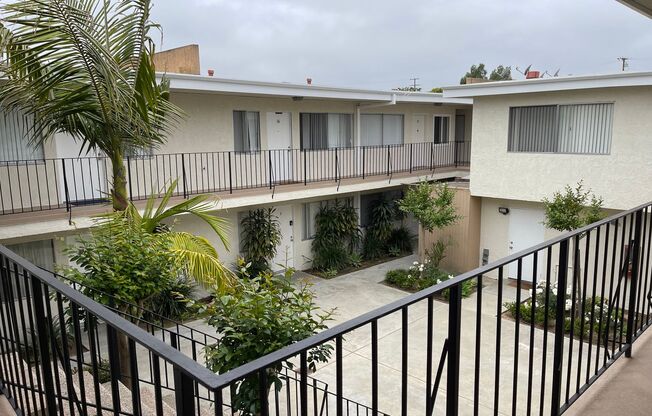 2210 Vanderbilt Ln