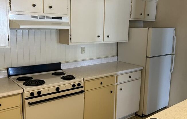 2 Bedroom 1 Bath Condo with Sun Room!