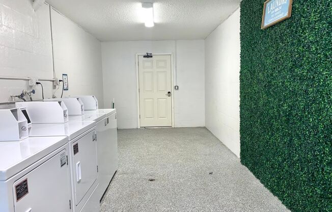 2 beds, 1 bath, 700 sqft, $1,699, Unit 4060-09