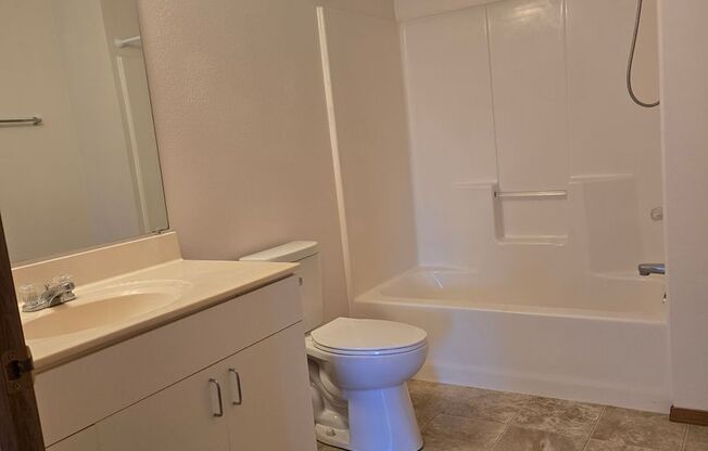 2 beds, 1 bath, 850 sqft, $1,259, Unit PL   7507