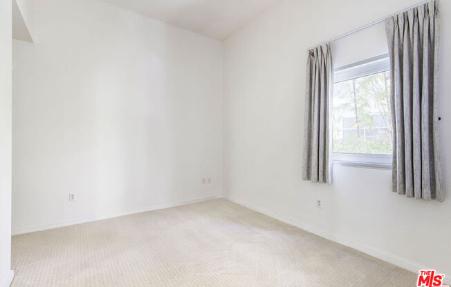 630 W 6th Street
