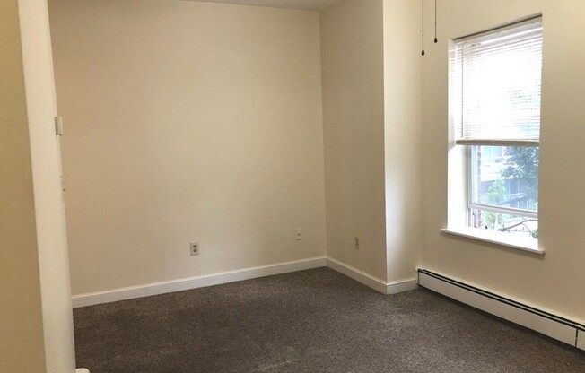 2 beds, 1 bath, 700 sqft, $3,300, Unit 6(3A)