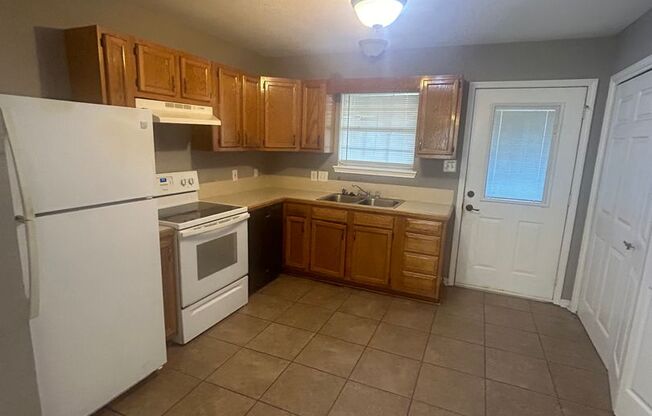 2 beds, 1.5 baths, $900