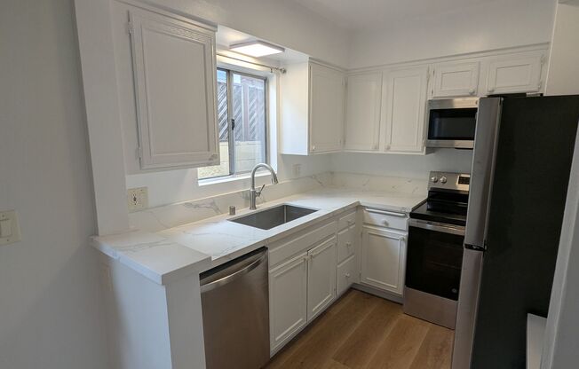 Beautifully Remodeled 2 Bed 1.5 Bath Santa Monica Condo Unit Available!! Won't Last!!