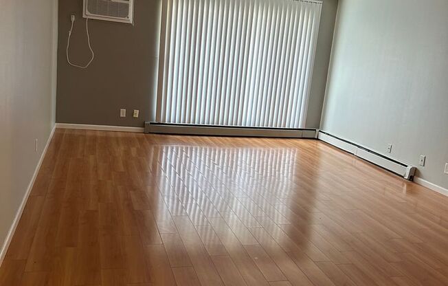 1 bed, 1 bath, 825 sqft, $1,100, Unit 804-220