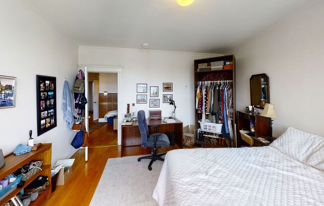 3 beds, 1 bath, $2,750, Unit # 41