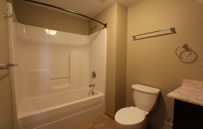 1 bed, 1 bath, 990 sqft, $1,610, Unit 211