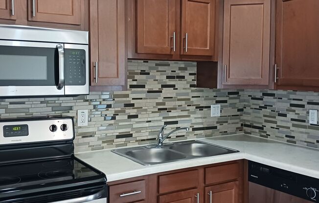2 beds, 1.5 baths, 1,047 sqft, $1,395, Unit Unit 19