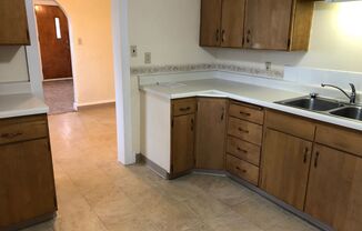 3 beds, 1 bath, $1,095