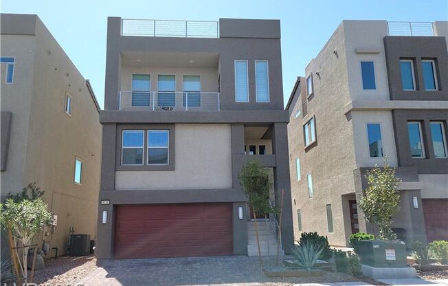 GORGEOUS TRI-LEVEL HOME LOCATED IN THE SW AREA!!