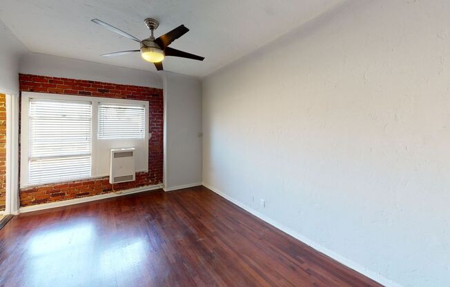 St. Andrews Manor Apartments...Charming Apartments...1920's Classic Brick..Newly Remodeled Building!