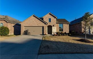 Beautiful and neat home in excellent condition!!! The inviting tiled foyer leads to the family room.