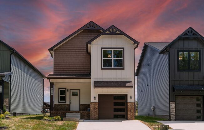 Contemporary 3-Bedroom Beauty with Walk-In Closet and Tile Shower Retreat