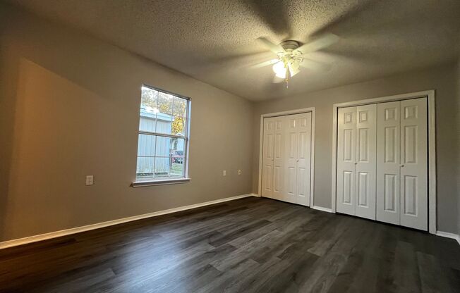 3 beds, 2 baths, $875, Unit I