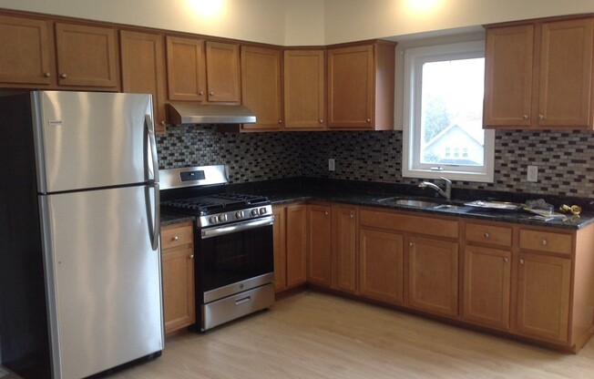 2 beds, 1 bath, 1,000 sqft, $2,100, Unit B