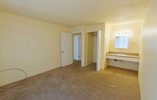 3 beds, 1 bath, $1,795, Unit 4