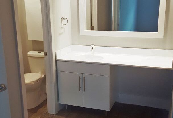 3 beds, 2 baths, 1,100 sqft, $1,800, Unit 814E