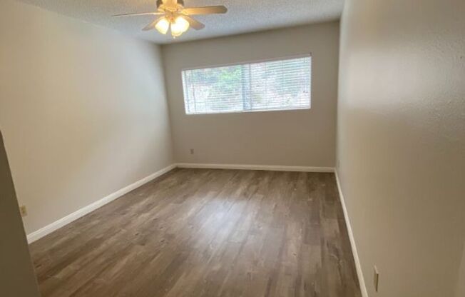 Beautiful 2 Bed/2 Bath Condo in Point Loma; Located near Shopping and Beach!