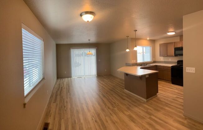 $1995 / 3br - 1392ft2 - 1/2 month free special, Brand New 3 bedroom 2.5 Bath town homes (Spokane Valley)