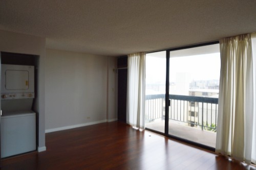 Makikilani Plaza Studio w/ 1 parking stall.  Avail 6/25/25