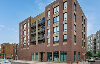 680 N MILWAUKEE AVE