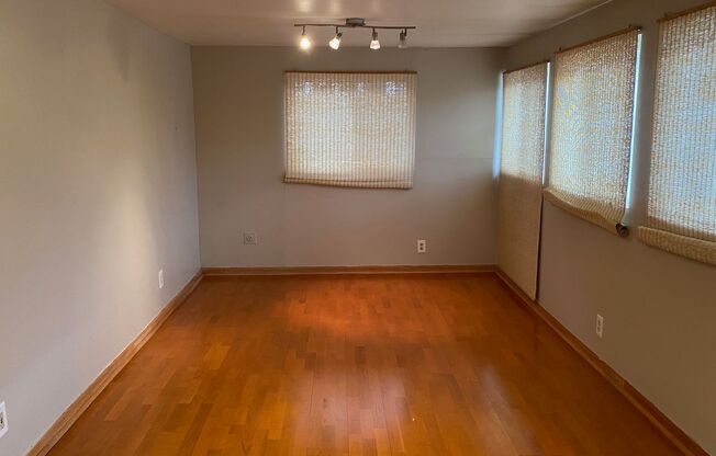 *Charming 3 Bedroom, 1 Bath in Denver*