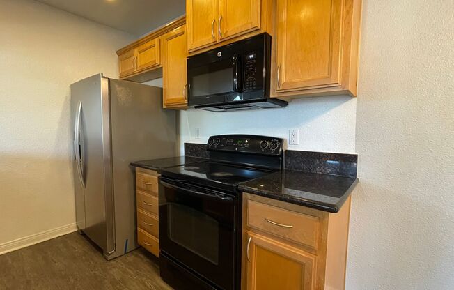 2 beds, 2 baths, 850 sqft, $2,840, Unit 819-21