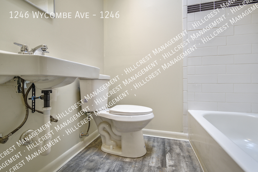 1246 WYCOMBE AVE