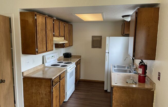 2 beds, 1 bath, $1,495, Unit Unit #4