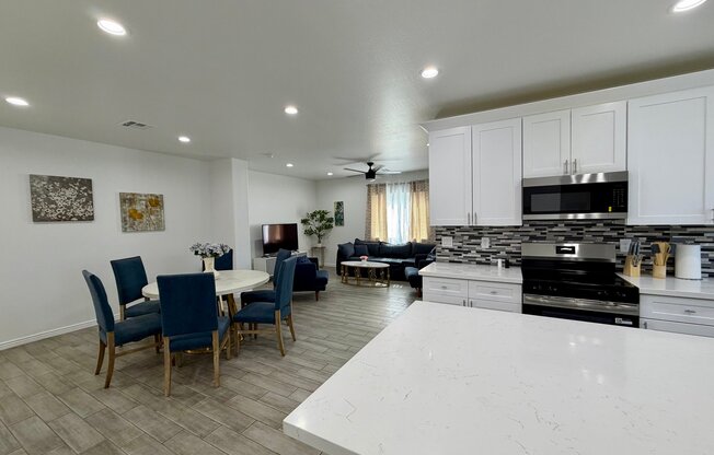 6745 N 53 DR