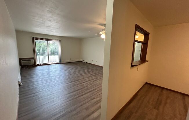 2 beds, 1 bath, $995, Unit 1851-102