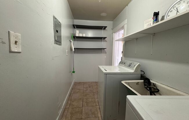 2 beds, 1 bath, $2,850