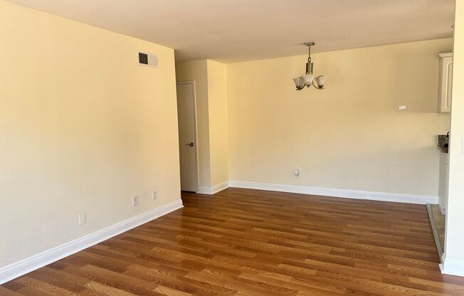 2 beds, 1 bath, $2,500