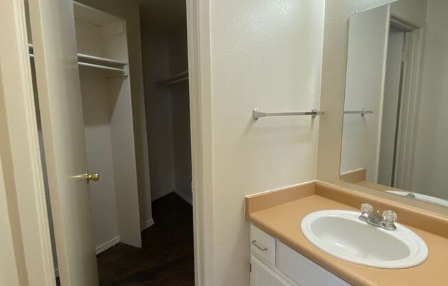 Martha Street NE-2204