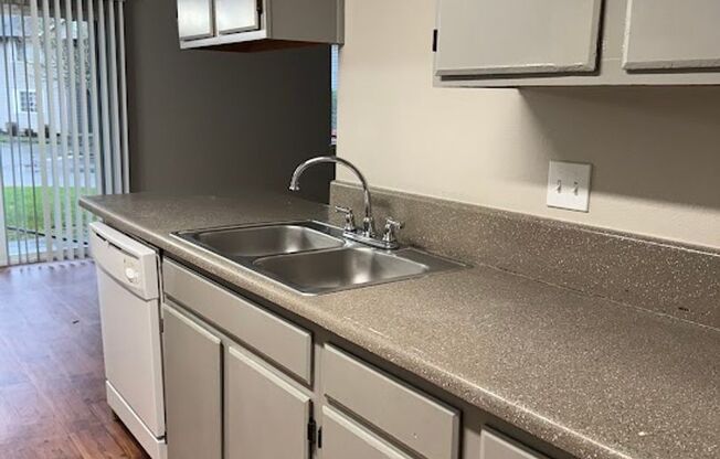 2 beds, 2 baths, 1,070 sqft, $1,625, Unit 14-202