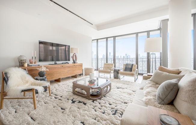 100 VANDAM ST