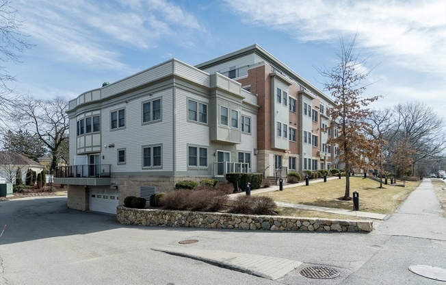 321 Hammond Pond Pkwy