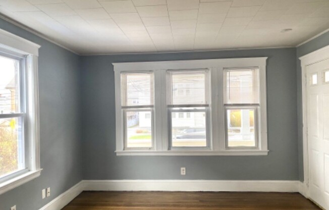 1083 MAIN ST