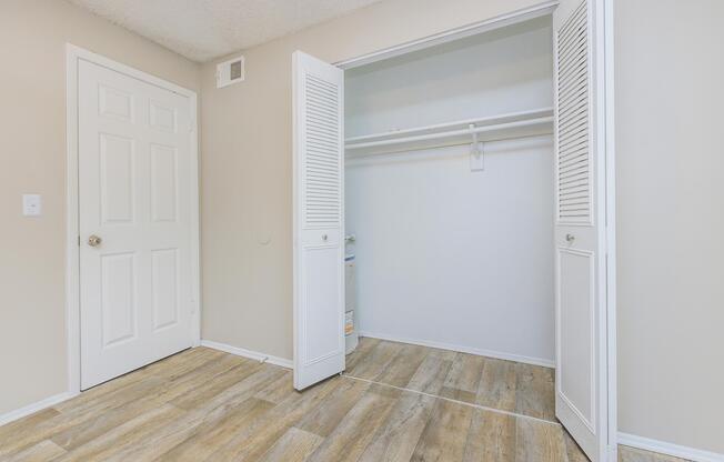 2 beds, 1 bath, 970 sqft, $1,475