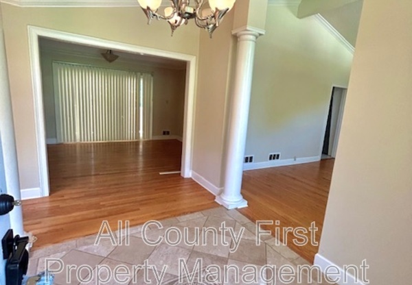 3689 CALUMET DR