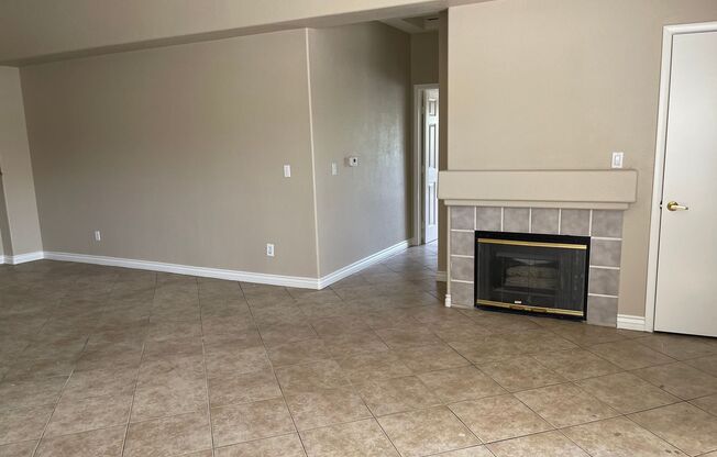 Spacious Condo with Loft & 2-Car Garage – Minutes from the Strip!