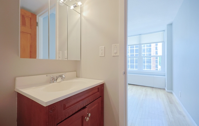 2 beds, 2 baths, 1,000 sqft, $3,950, Unit 401